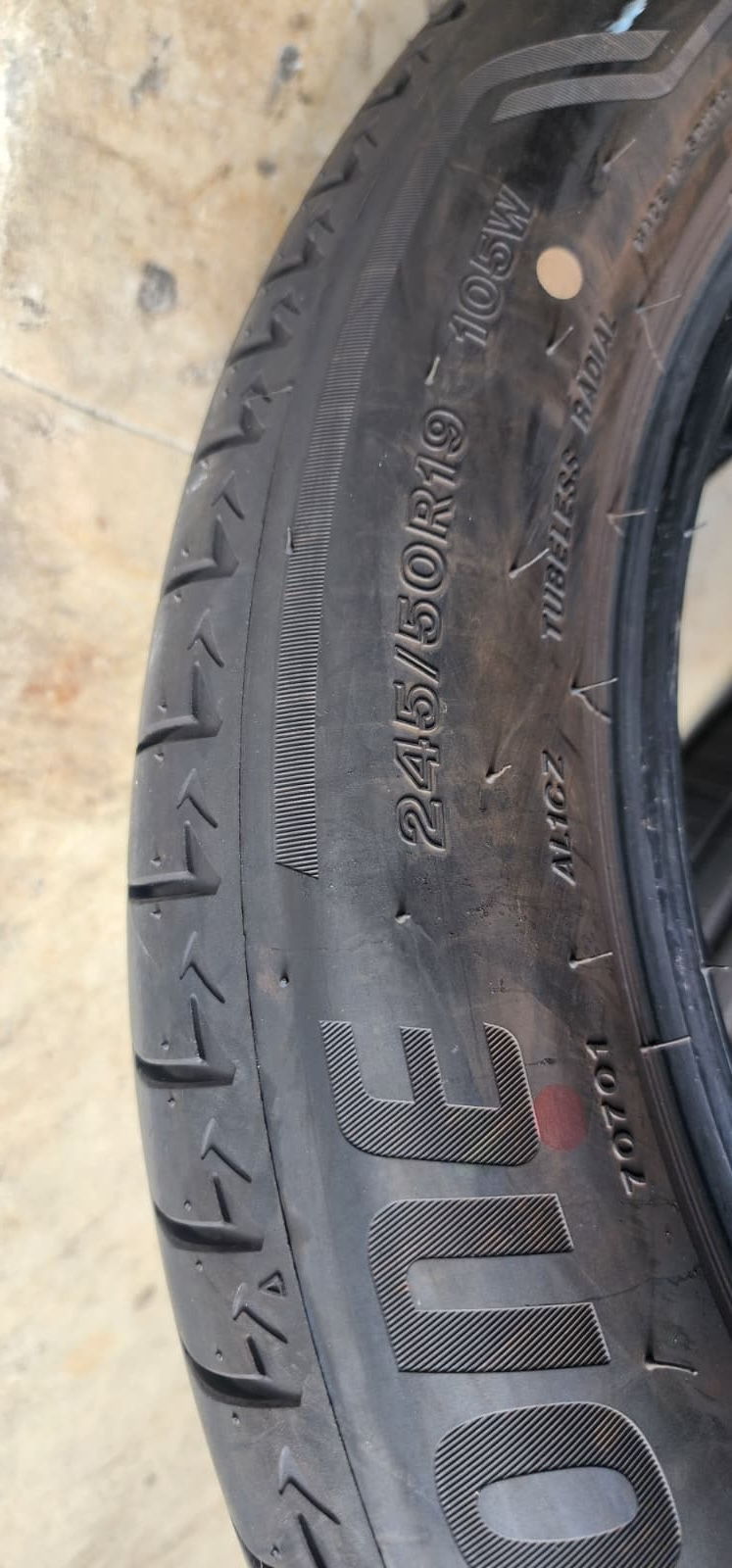 245/50/R19 Bridgestone Alenza - Image 2