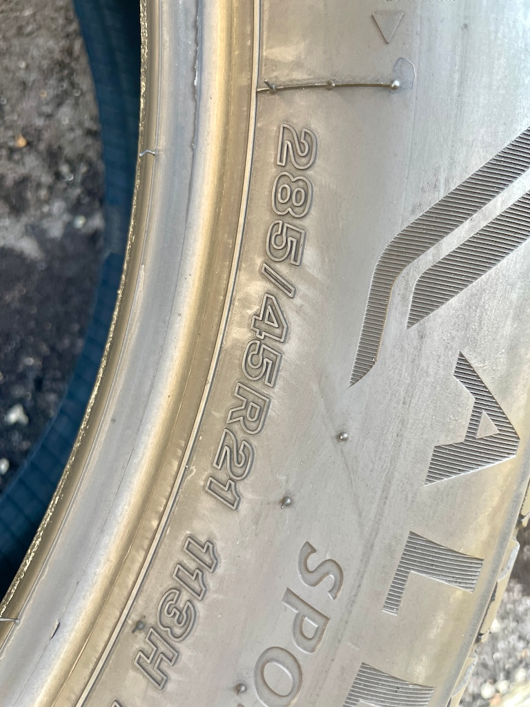 285/45/R21 Bridgestone Alenza - Image 3