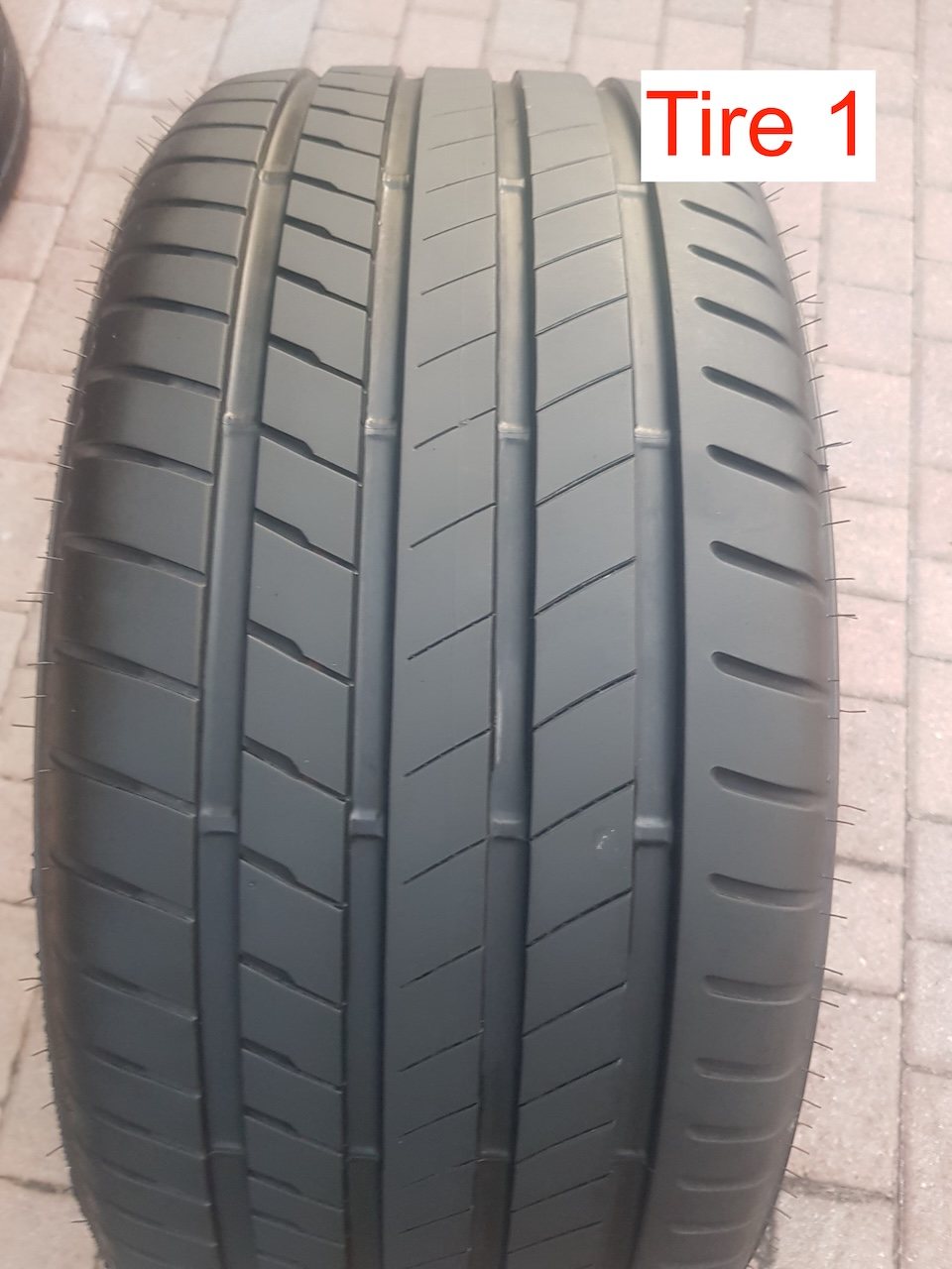 275/40/R20 Bridgestone Alenza - Image 2
