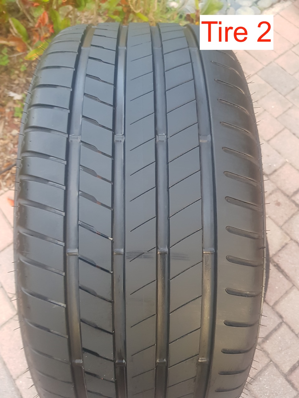 275/40/R20 Bridgestone Alenza - Image 4
