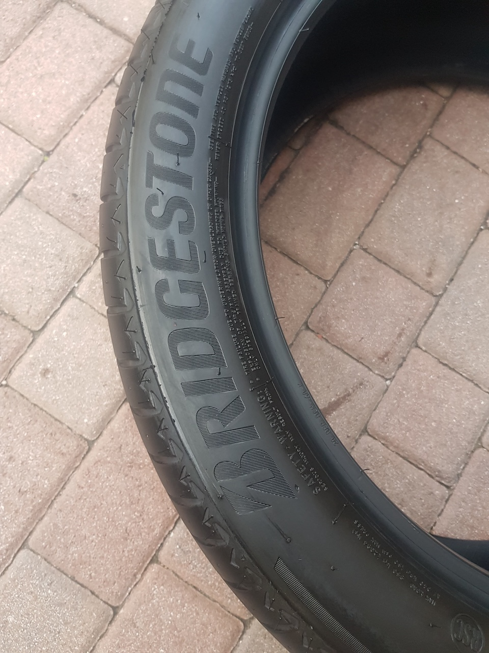 275/40/R20 Bridgestone Alenza - Image 6